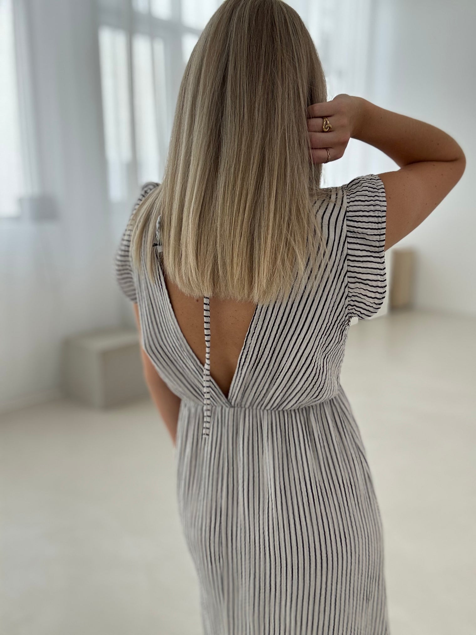 Musselin Kleid weiß ZARTE STREIFEN schwarz