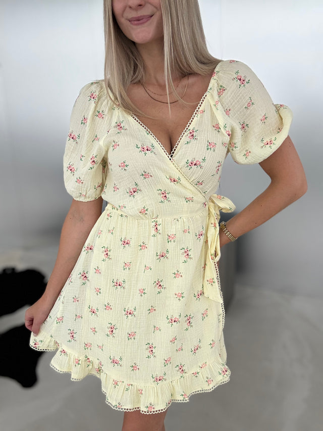 Musselin Wickelkleid SWEET LITTLE FLOWERS buttermilk lemon