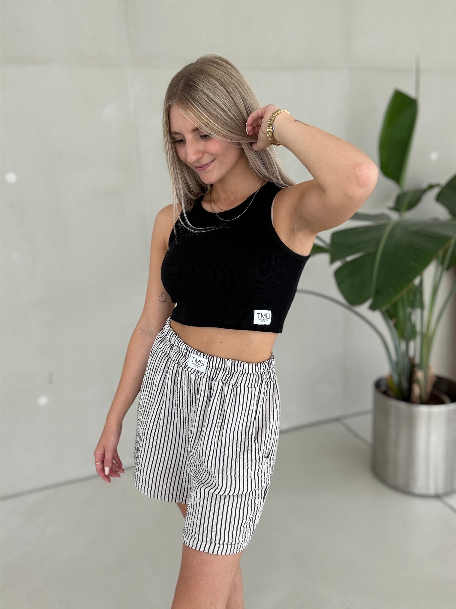 SIGNATURE CROP TOP schwarz