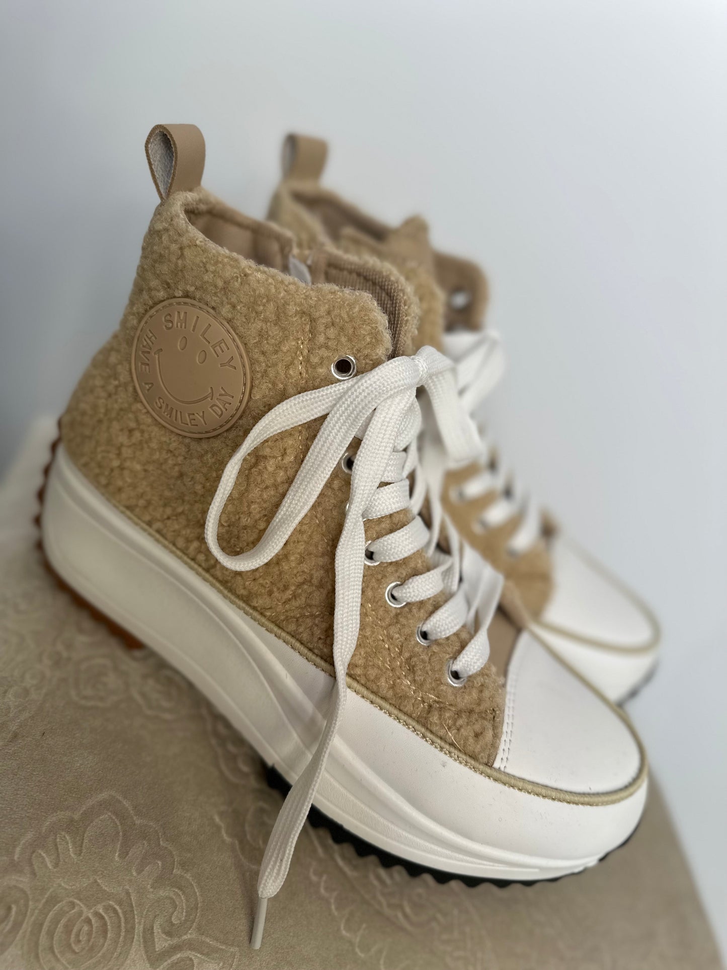 Sneaker 🤍7004-LS659