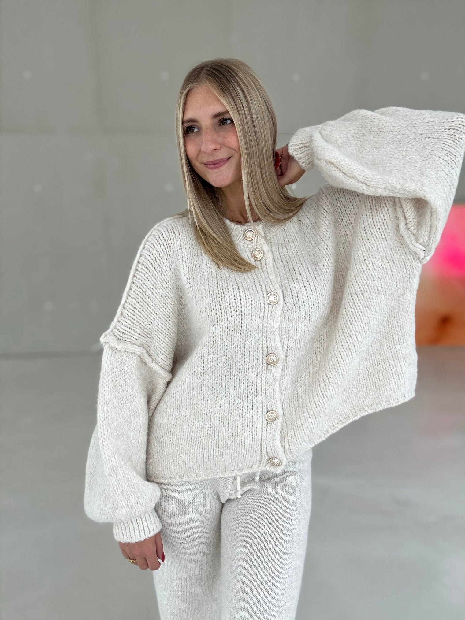 Strickjacke SUPER SOFT creme mit Knopfleiste