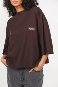 KARO KAUER T-SHIRT CROPPED BROWN