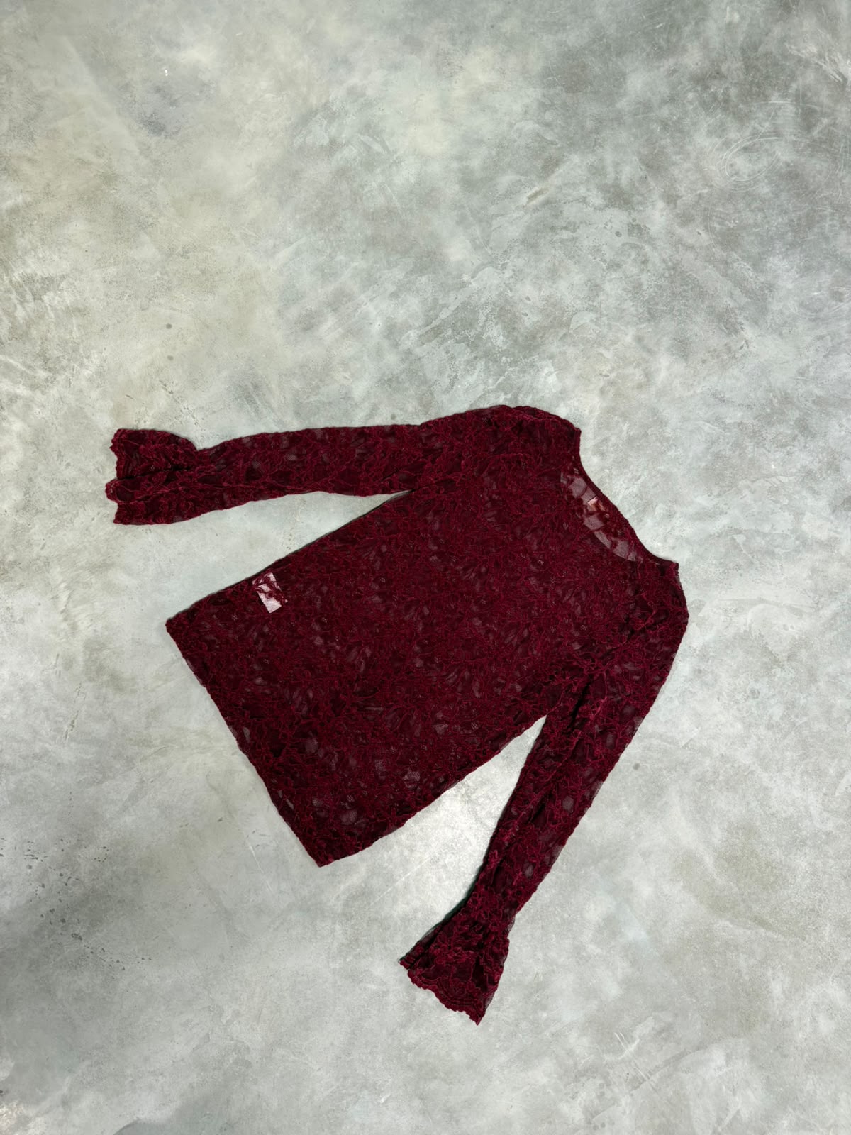 Longsleeve aus hochwertiger Spitze transparent hochgeschlossen mit Volantsärmeln ruby red