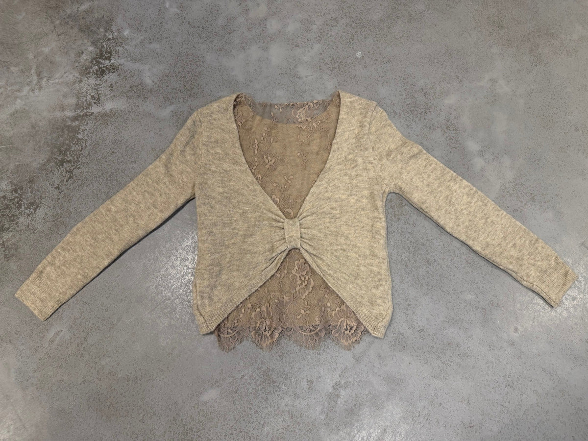 Romantischer Pullover mit Spitzen Rückenausschnitt beige