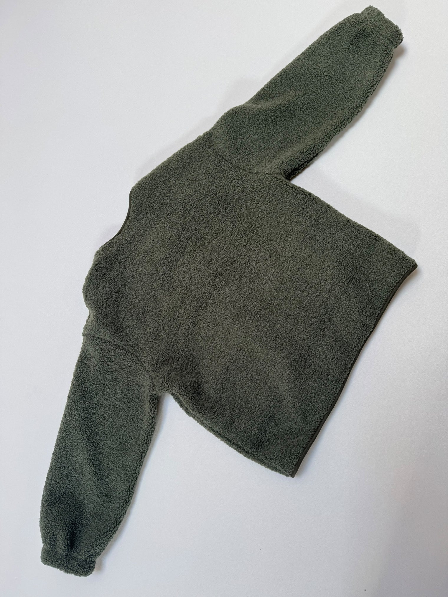 Teddy Jacke mit Druckknöpfen & großem Herz grün