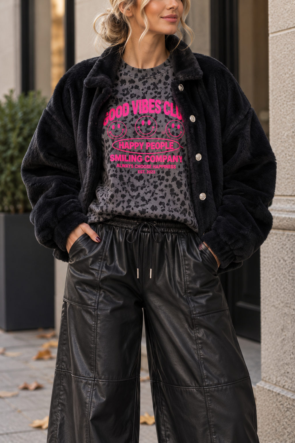 Teddyjacke Schwarz mit goldenen Knöpfen