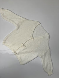Kuschelweicher Strickpullover mit kleinen Schleifen vorne creme