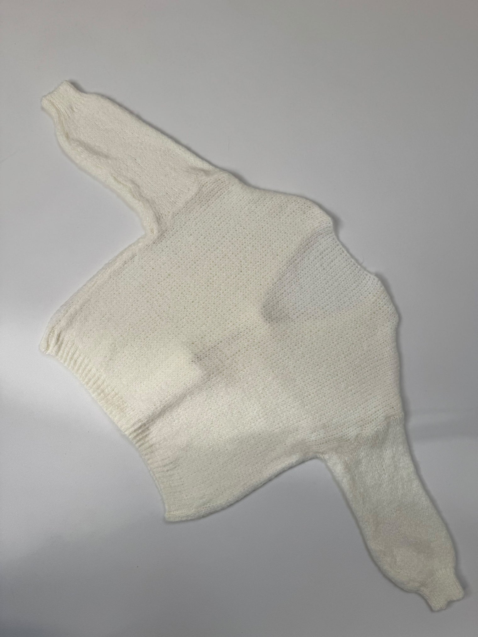 Kuschelweicher Strickpullover mit kleinen Schleifen vorne creme