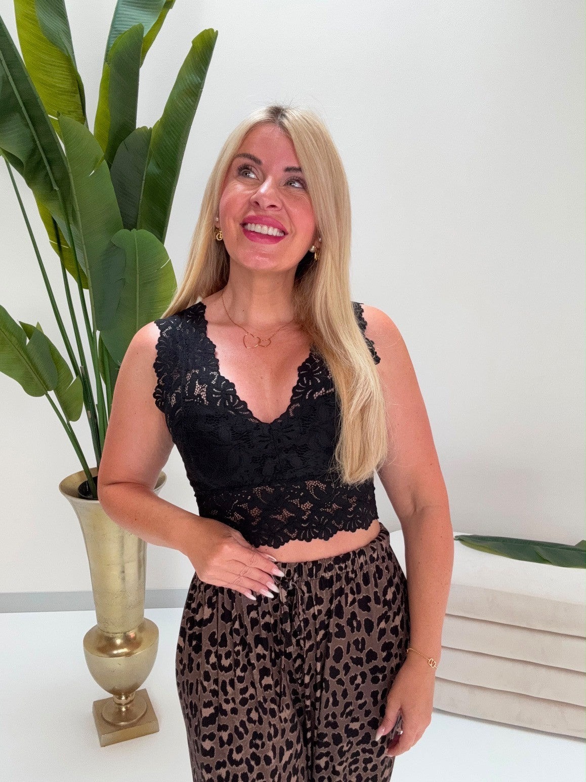 Top mit Spitze LACE LOVE schwarz