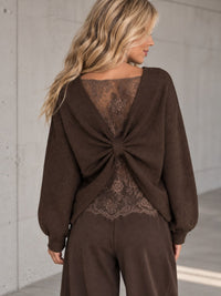 Romantischer Pullover mit Spitzen Rückenausschnitt chocolate