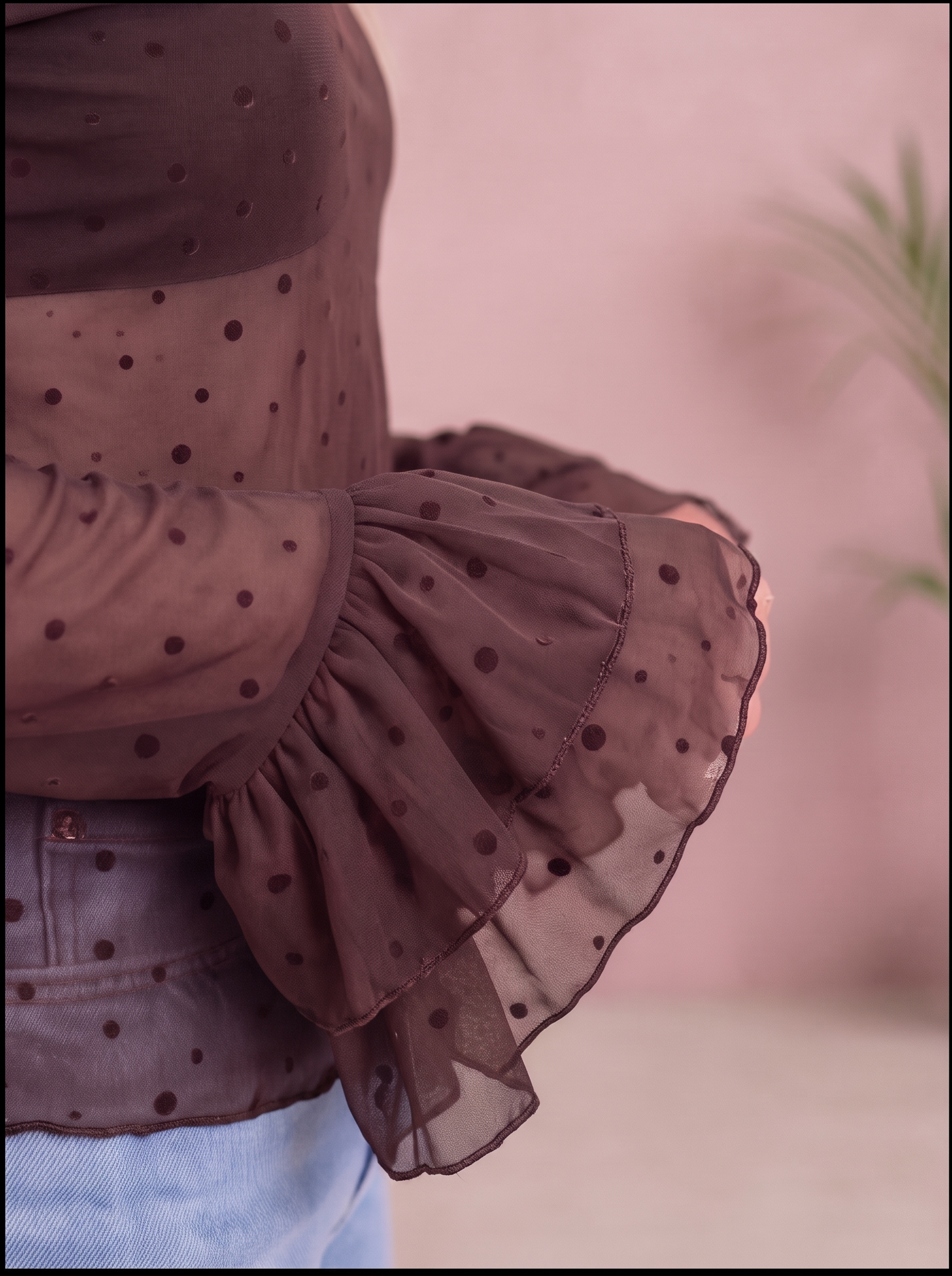 Mesh Oberteil langarm mit Volants & Punkten aus Samt chocolate