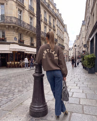Sweater mit Rückenprint DONT CARE CLUB taupe