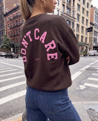 Sweater mit Rückenprint DONT CARE CLUB dunkelbraun