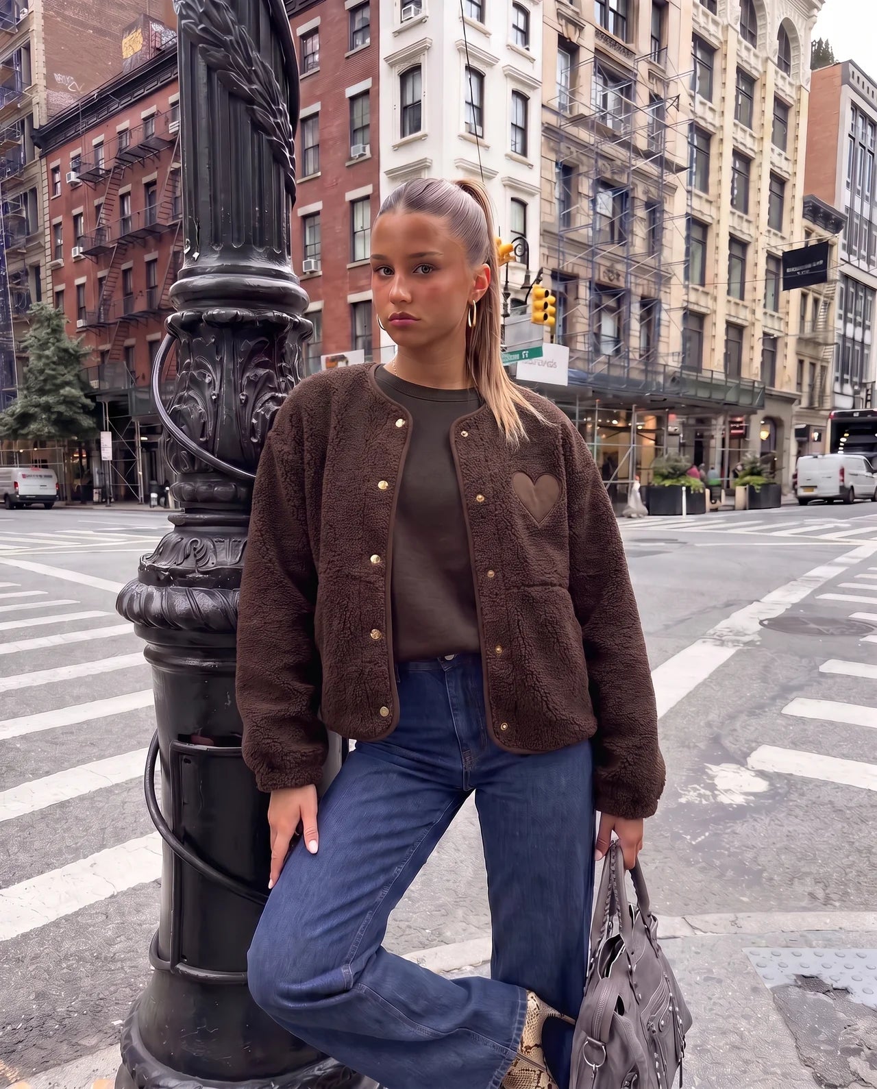 Teddy Jacke mit Druckknöpfen & großem Herz dunkelbraun