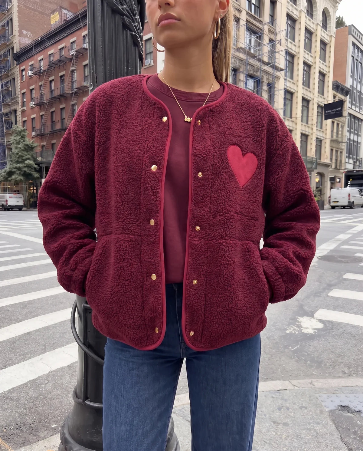 Teddy Jacke mit Druckknöpfen & großem Herz burgundy