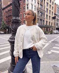 Teddy Jacke mit Druckknöpfen & großem Herz cremeweiß
