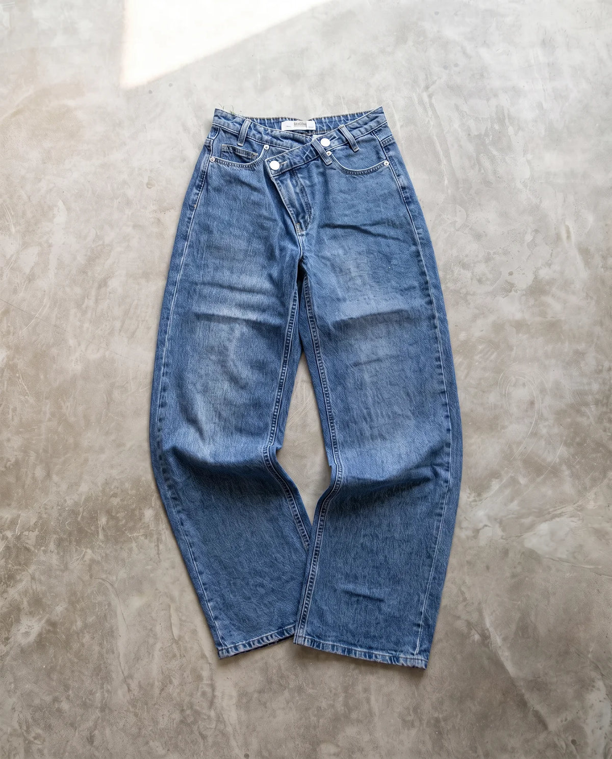 Stretch Straight Jeans mit versetztem Bund blue denim